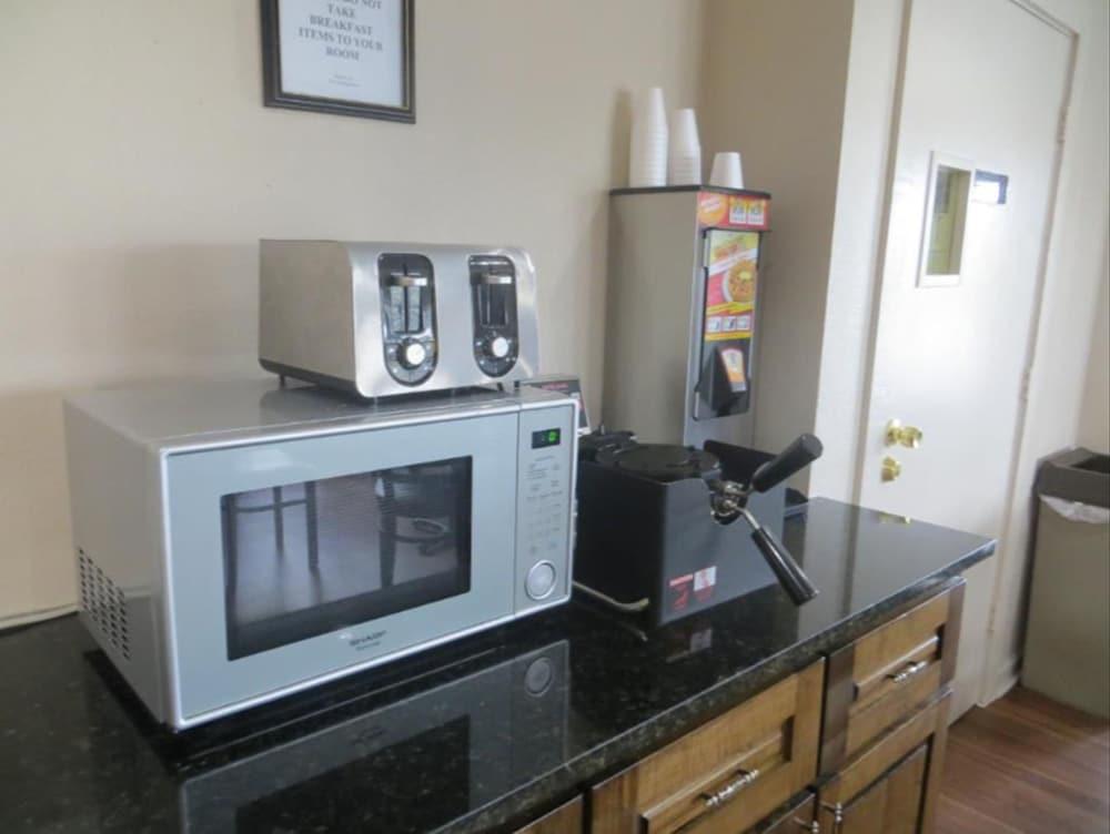 Americas Best Value Inn Austin Esterno foto