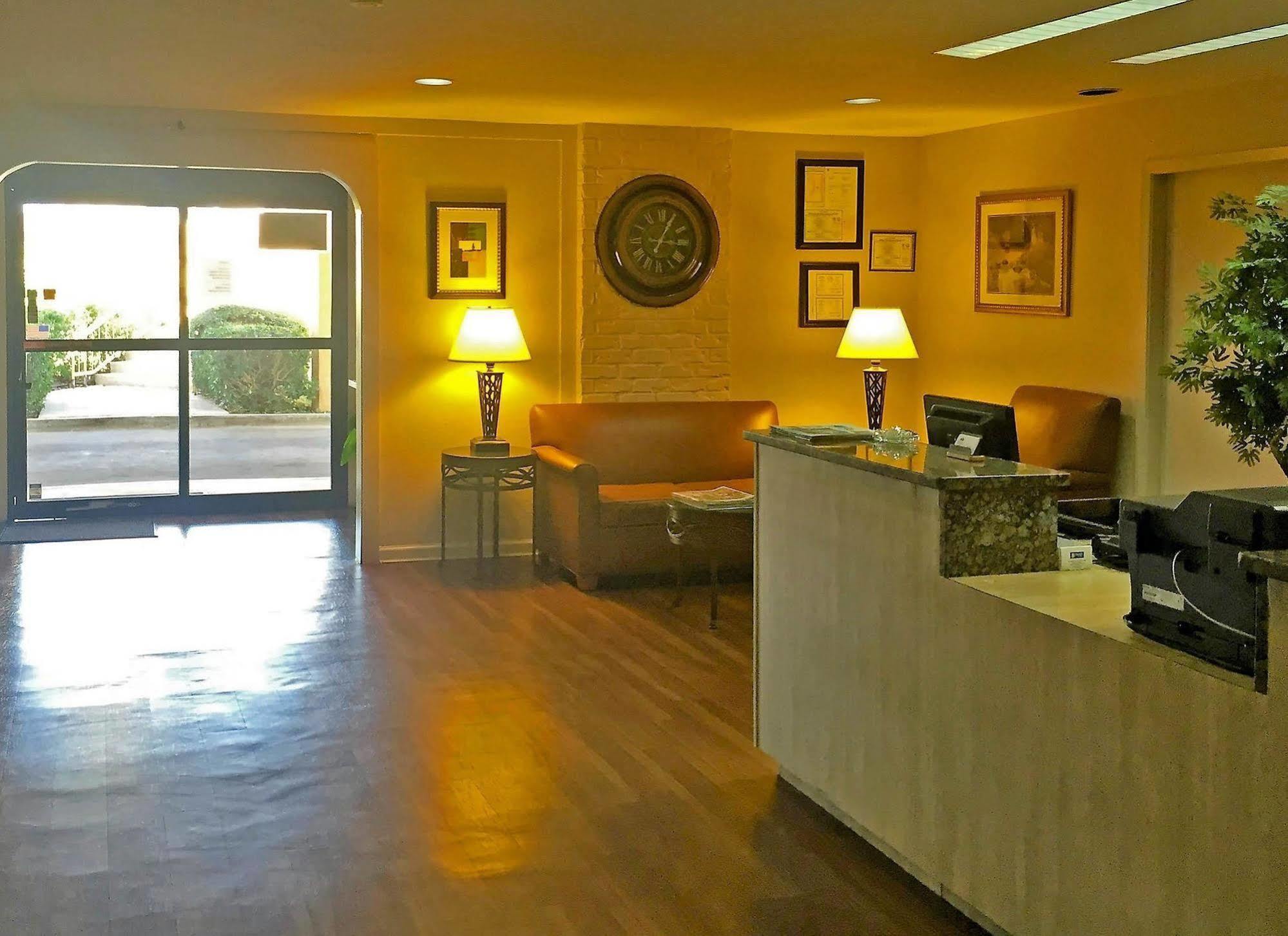 Americas Best Value Inn Austin Esterno foto